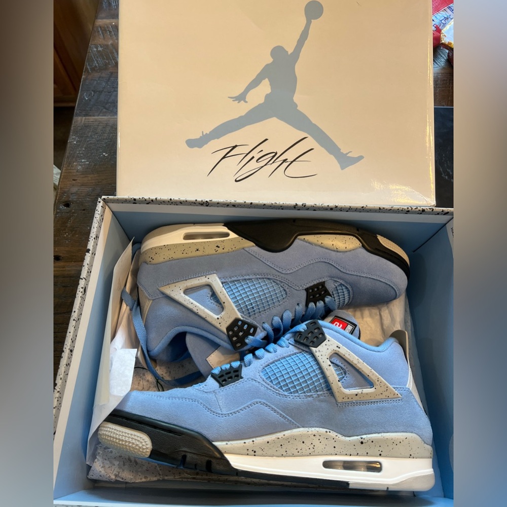 Air Jordan 4 retro university blue